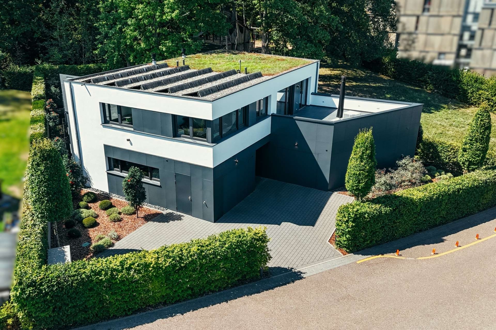 Architektur und Einfahrt
