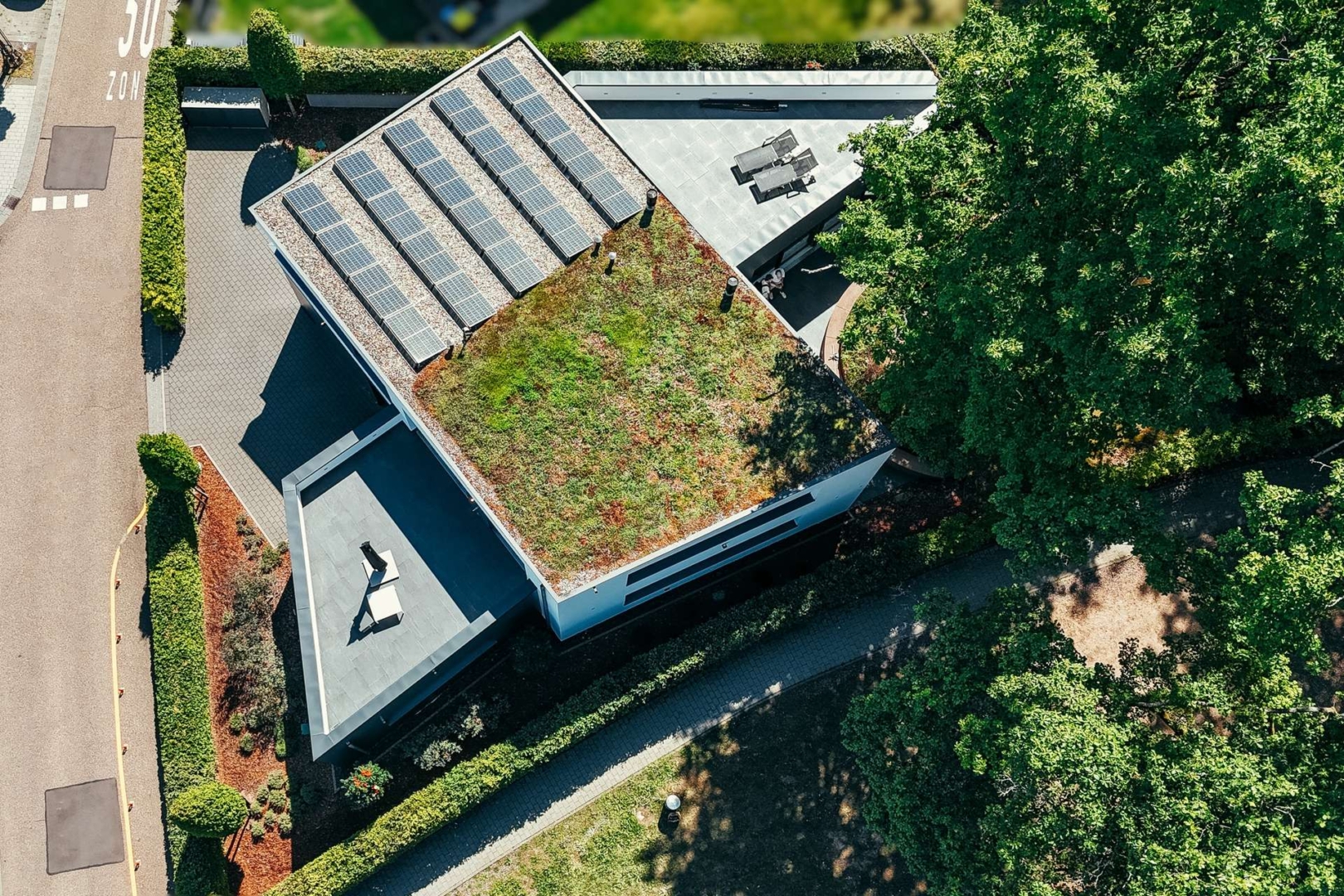 PV-Anlage und Gründach