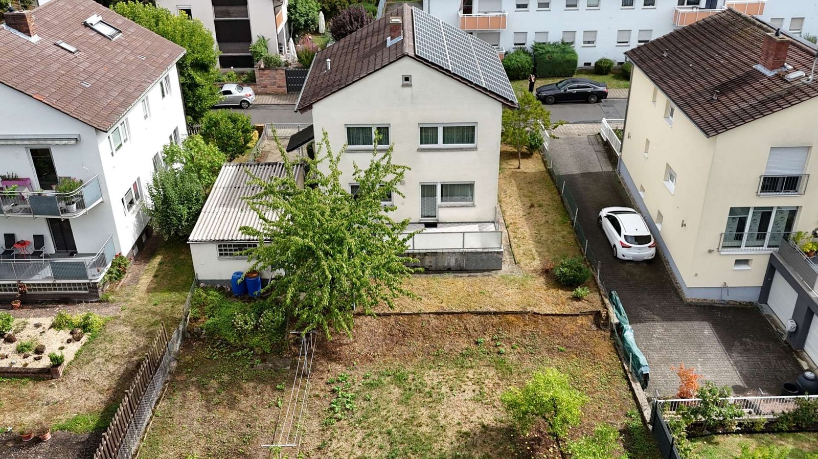 Haus und Grundstück aus der Luft