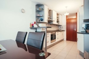 Küche und Essplatz im Überblick